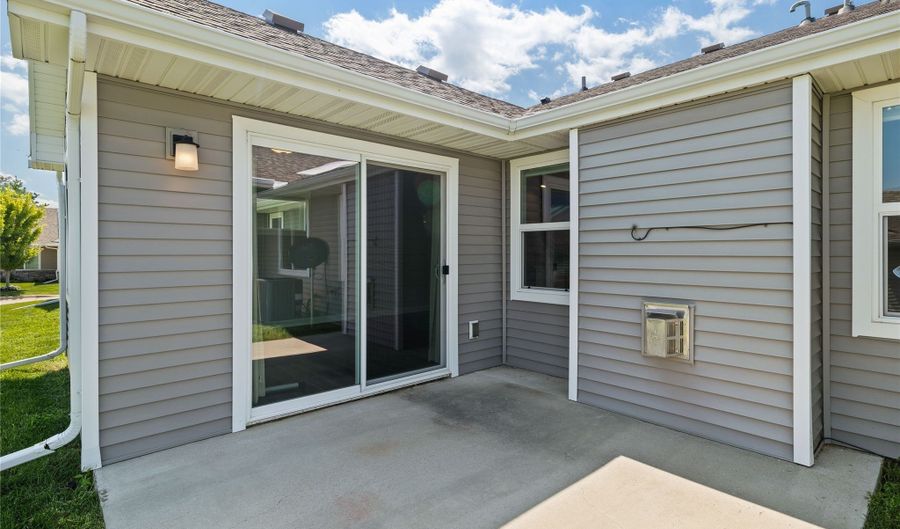 5841 SE 22nd Ct, Des Moines, IA 50320 - 2 Beds, 2 Bath