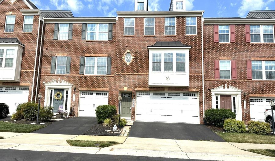25795 CLAIRMONT MANOR Sq, Aldie, VA 20105 - 3 Beds, 3 Bath
