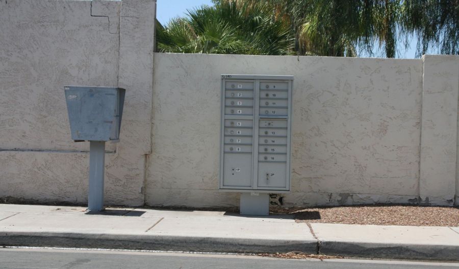 2745 S SEAN Dr, Chandler, AZ 85286 - 4 Beds, 3 Bath
