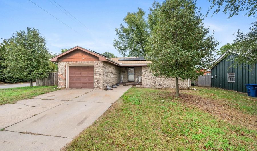 1418 Money St, Augusta, KS 67010 - 3 Beds, 3 Bath