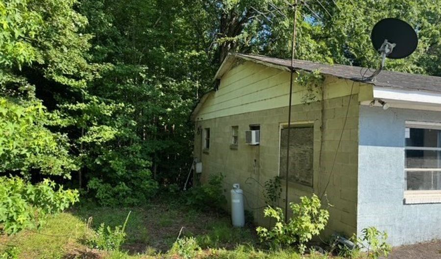 728 Greenwood St, Abbeville, SC 29620 - 0 Beds, 0 Bath
