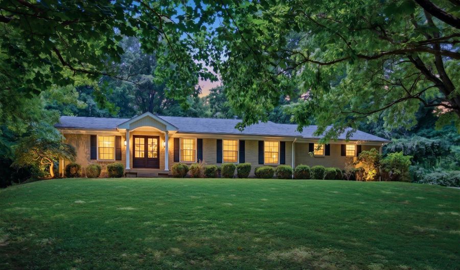 706 N Arbor Dr, Anchorage, KY 40223 - 3 Beds, 4 Bath