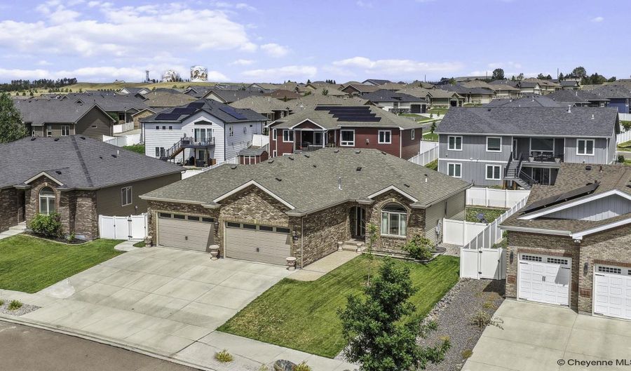 2370 COUNCIL Blf, Cheyenne, WY 82009 - 5 Beds, 4 Bath