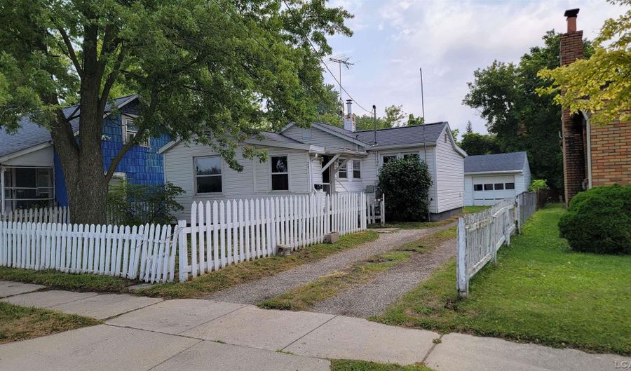 751 James St, Adrian, MI 49221 - 2 Beds, 1 Bath