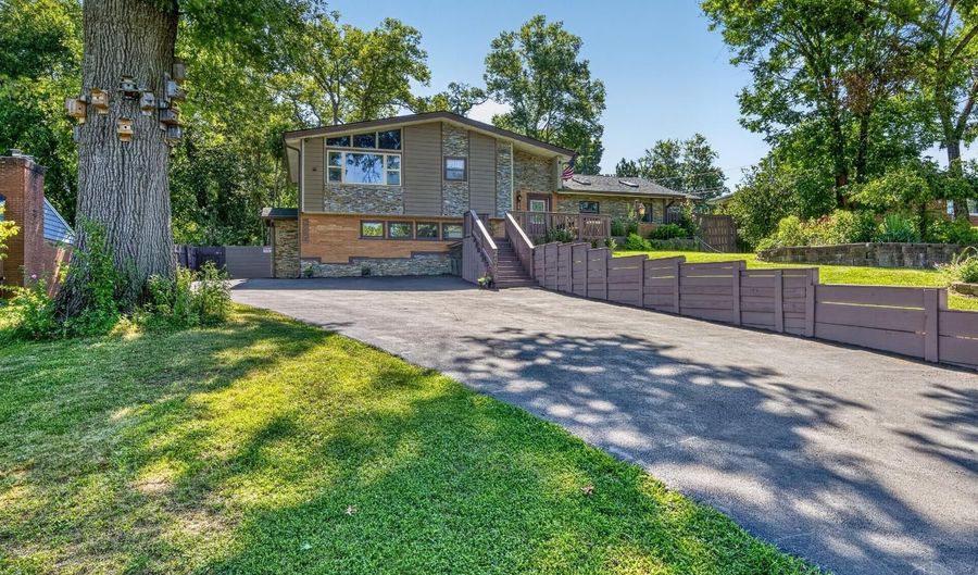 2066 Evanor Ln, Anderson Twp., OH 45244 - 5 Beds, 3 Bath