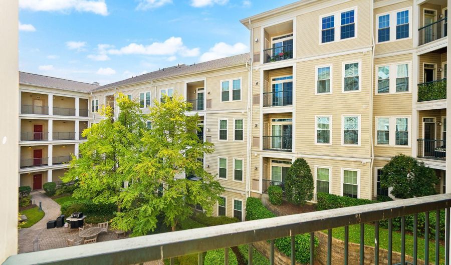 2465 ARMY NAVY Dr 204, Arlington, VA 22206 - 1 Beds, 1 Bath