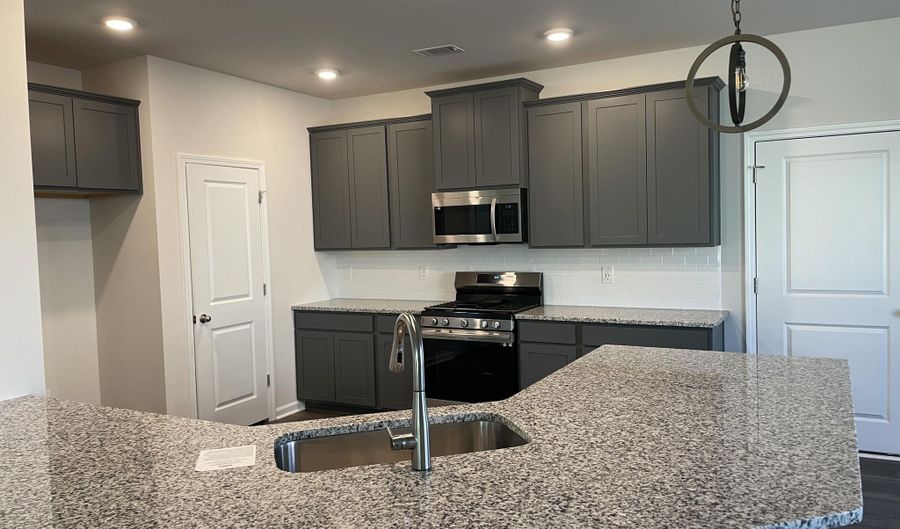 715 Courtland Dr, Aiken, SC 29801 - 3 Beds, 3 Bath