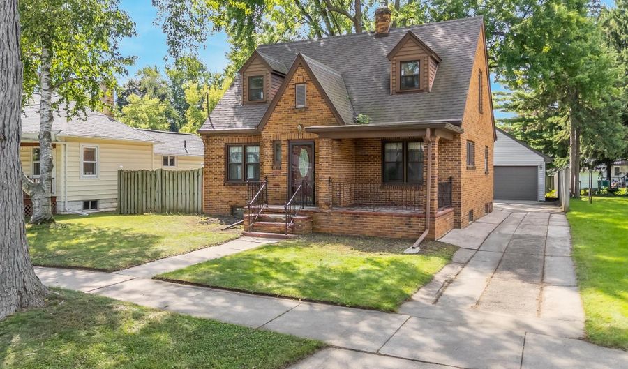 1615 N APPLETON St, Appleton, WI 54911 - 3 Beds, 2 Bath