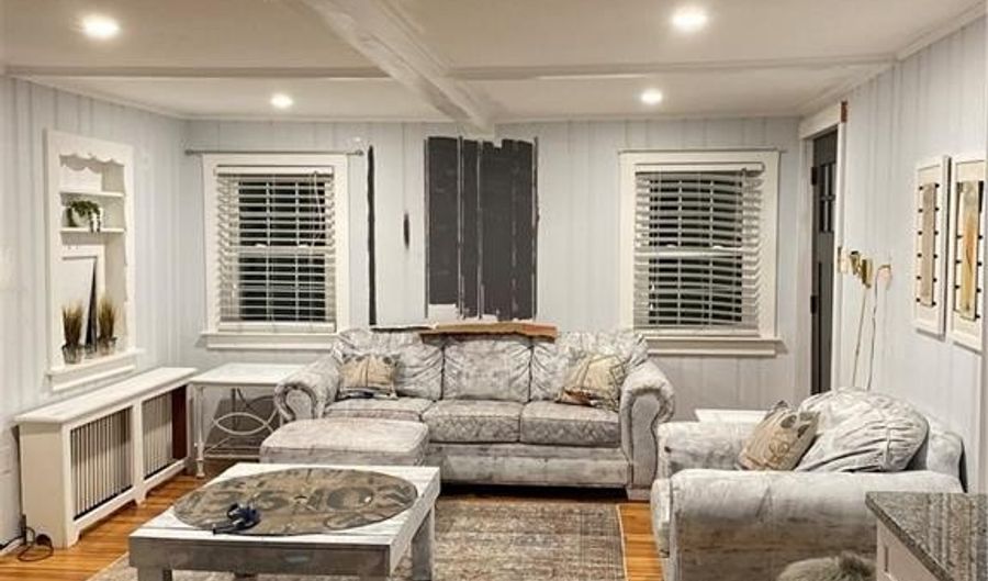 42 Dixon St, Newport, RI 02840 - 5 Beds, 2 Bath