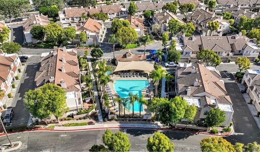 21 Mistral, Aliso Viejo, CA 92656 - 2 Beds, 3 Bath