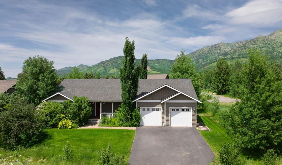 216 COLUMBINE St, Alpine, WY 83128 - 4 Beds, 3 Bath