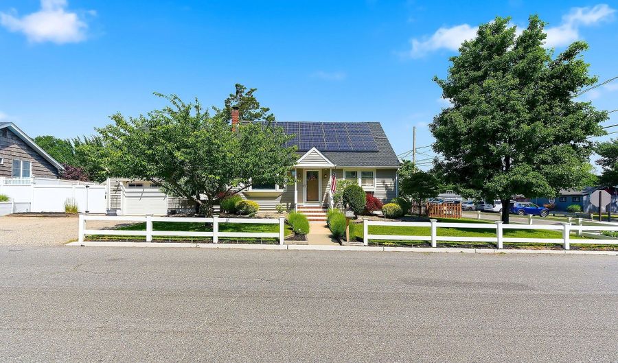 19 Harpoon St, Beachwood, NJ 08722 - 4 Beds, 2 Bath