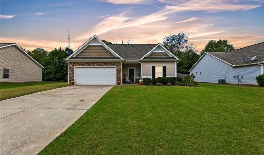 135 Oak Hollow Way, Aragon, GA 30104 - 3 Beds, 2 Bath