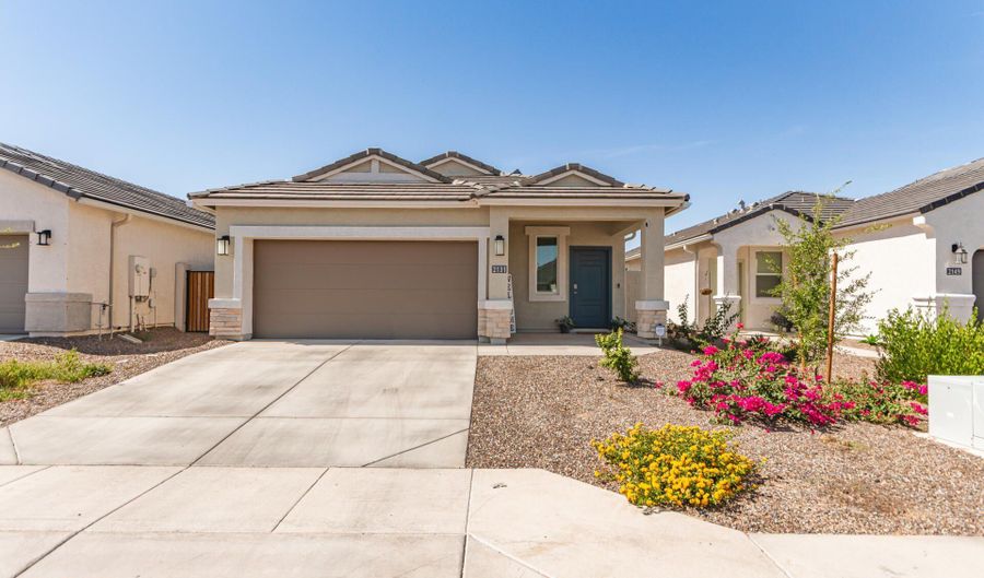 2131 W SHELLY Ave, Apache Junction, AZ 85120 - 3 Beds, 2 Bath