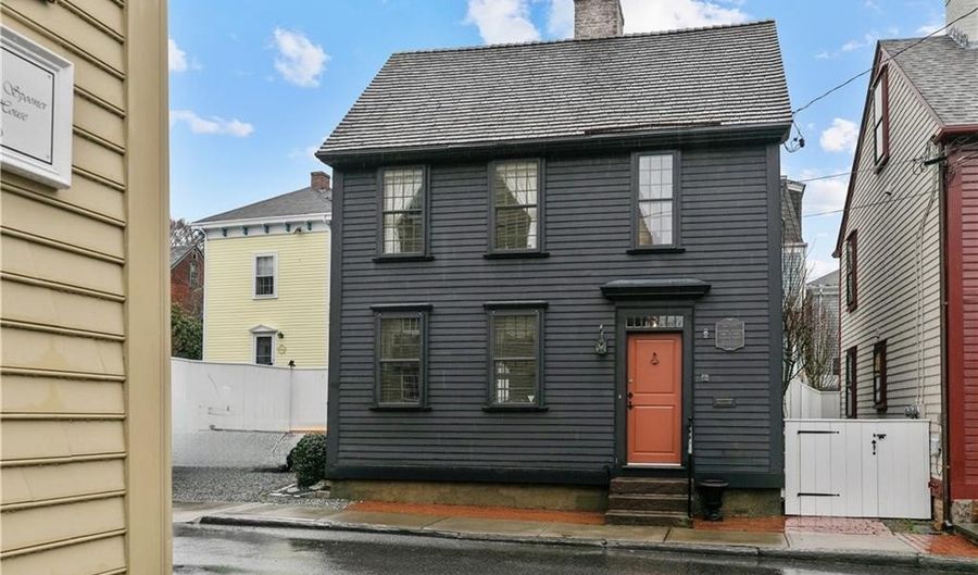 11 Cross St, Newport, RI 02840 - 2 Beds, 2 Bath
