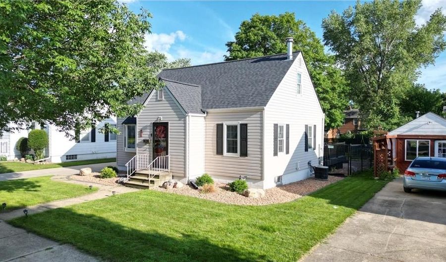 607 13th Ave SW, Austin, MN 55912 - 3 Beds, 2 Bath