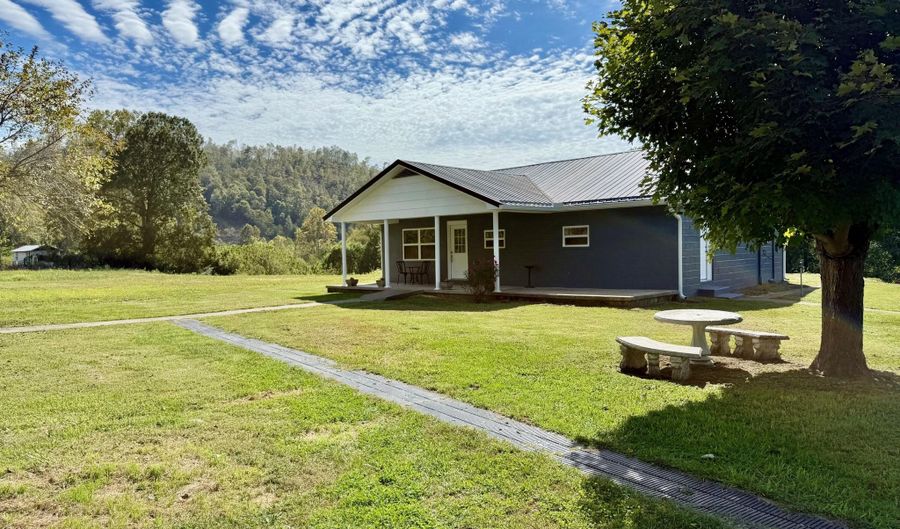 233 River Rd, Beattyville, KY 41311 - 3 Beds, 1 Bath