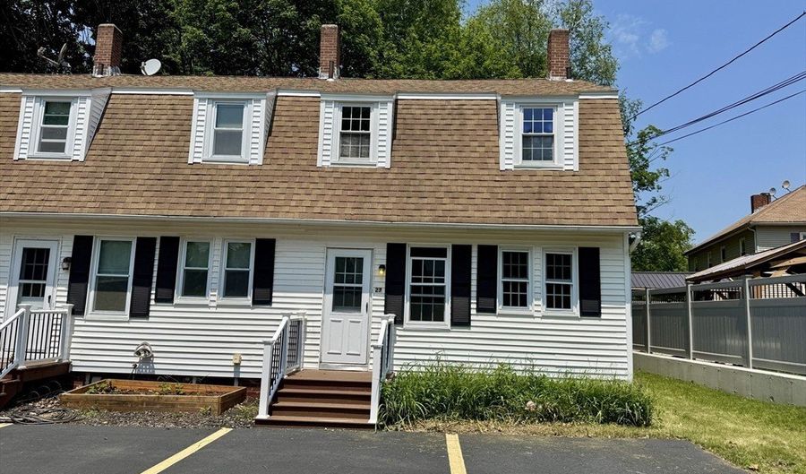 27 Trafalgar Sq 27, Barre, MA 01005 - 2 Beds, 1 Bath