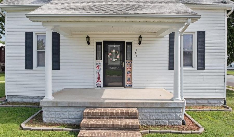 101 W Hendricks St, Albers, IL 62215 - 3 Beds, 2 Bath