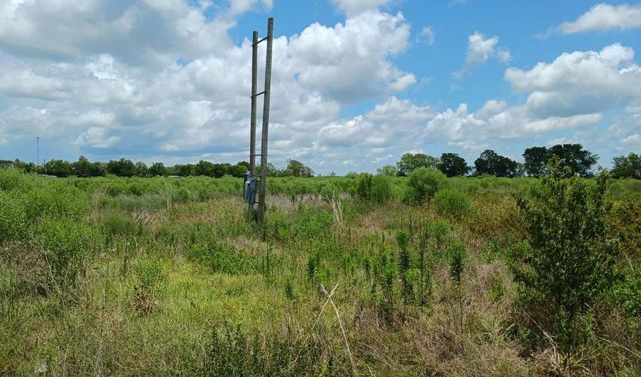 15 79 AC C/R 220, Angleton, TX 77515 - 0 Beds, 0 Bath