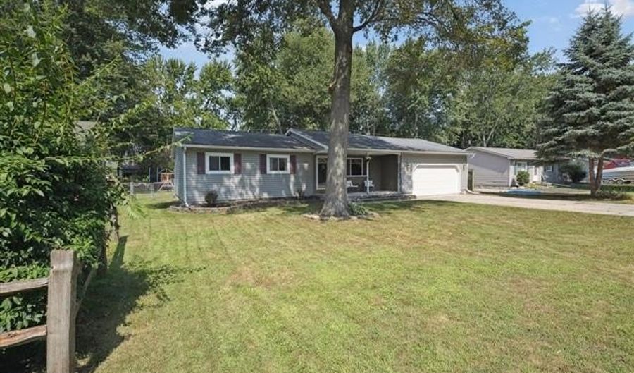 583 Market St, Algonac, MI 48001 - 3 Beds, 2 Bath