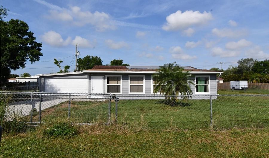 6017 RUMFORD St, Punta Gorda, FL 33950 - 2 Beds, 1 Bath