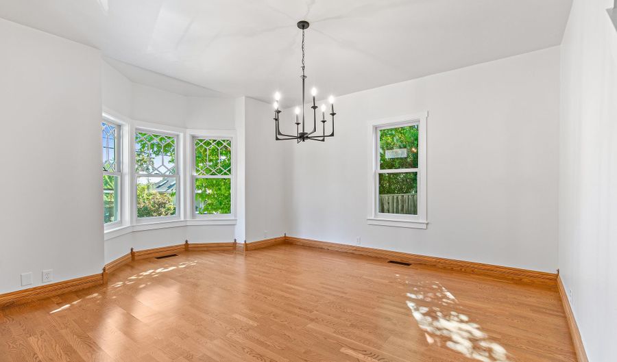 117 High St, Ashland, OR 97520 - 3 Beds, 2 Bath