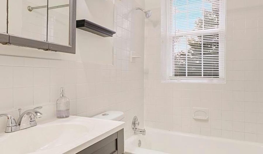 22 S OLD GLEBE Rd 2-D, Arlington, VA 22204 - 2 Beds, 1 Bath