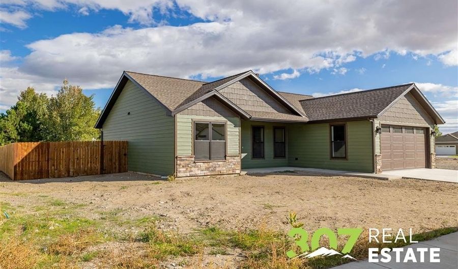 2837 West Ave, Cody, WY 82414 - 3 Beds, 1 Bath