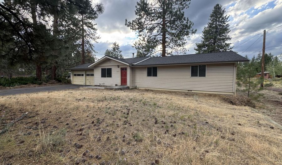 60215 Cheyenne Rd, Bend, OR 97702 - 3 Beds, 2 Bath