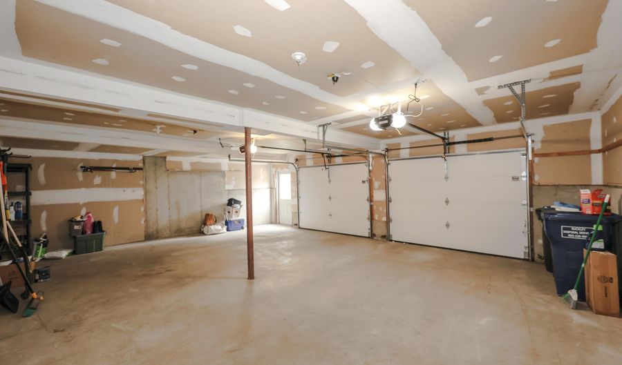 11 Mountain Rd, Bedford, NH 03110 - 3 Beds, 3 Bath