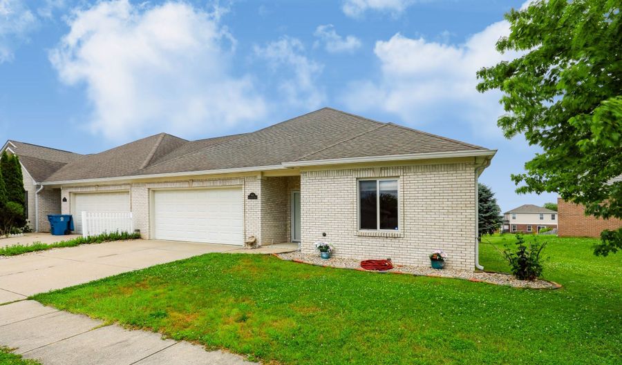 848 Hildebrand Dr, Indianapolis, IN 46217 - 3 Beds, 2 Bath