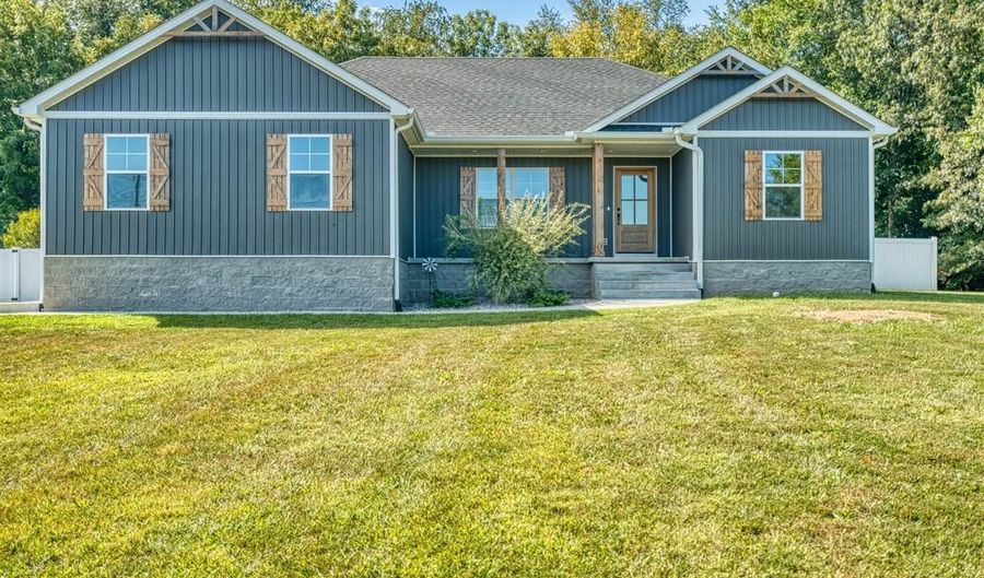 575 E Main St, Auburn, KY 42206 - 3 Beds, 2 Bath