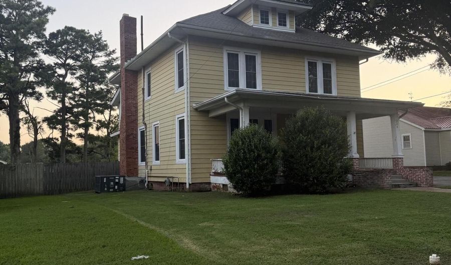 244 E Main St, Bells, TN 38006 - 5 Beds, 2 Bath