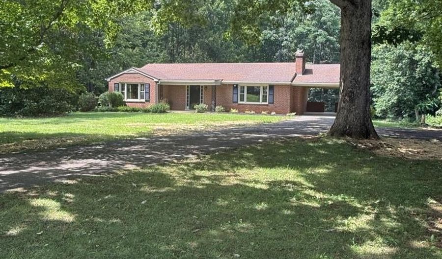 609 Piney Mountain Rd, Appomattox, VA 24522 - 3 Beds, 3 Bath