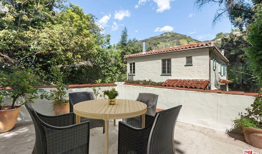 1721 Benedict Canyon Dr, Beverly Hills, CA 90210 - 4 Beds, 3 Bath