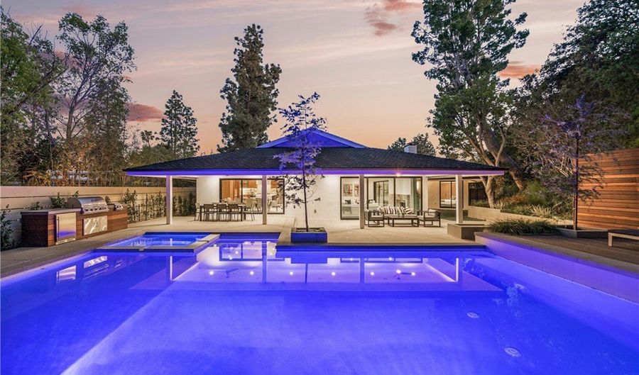 16105 Clear Oak Dr, Encino, CA 91436 - 5 Beds, 6 Bath