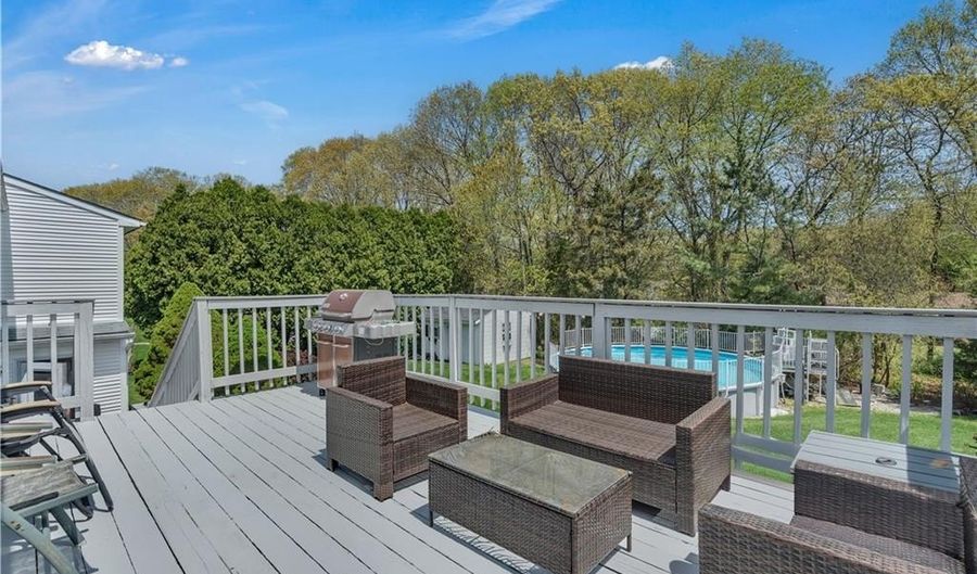 15 Driftwood Dr, Coventry, RI 02816 - 3 Beds, 2 Bath