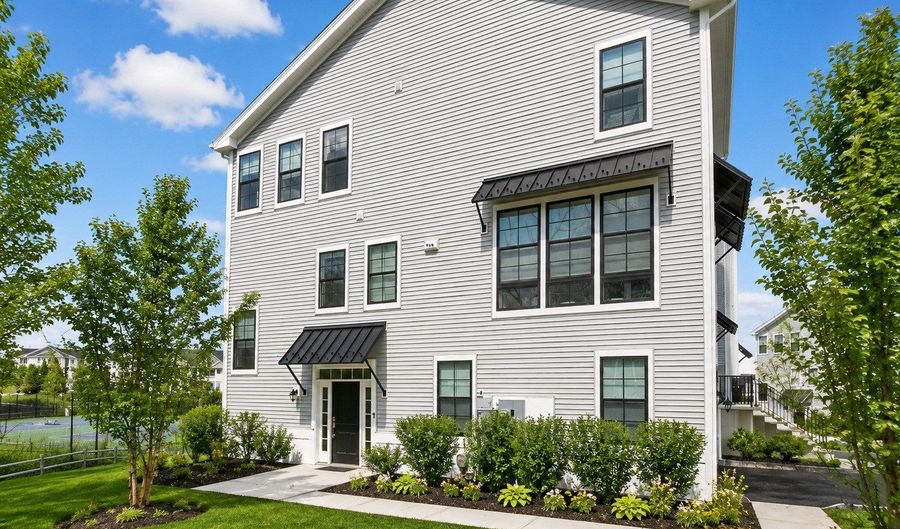 5 Brentwood Cir, Danbury, CT 06810 - 4 Beds, 4 Bath