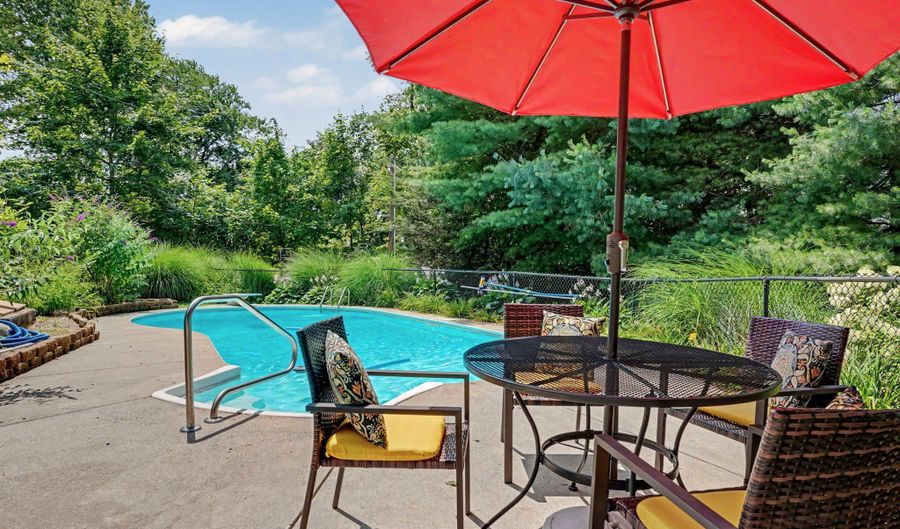 10 Crest Rd, Danbury, CT 06811 - 4 Beds, 2 Bath