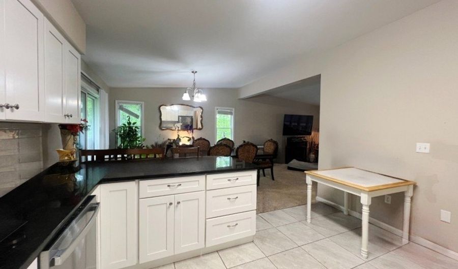 34 Lakeside Dr, Alloway, NJ 07461 - 3 Beds, 2 Bath