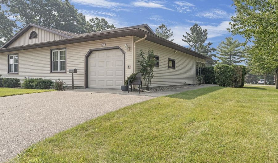 670 Saddle Rdg, Portage, WI 53901 - 2 Beds, 3 Bath