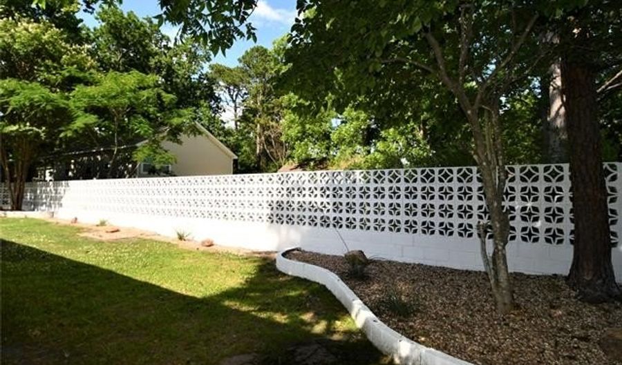 1604 Broadway Blvd W, Ada, OK 74820 - 3 Beds, 2 Bath