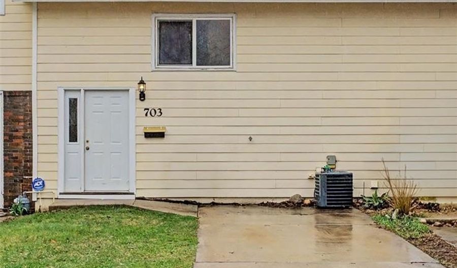 703 Meadow Pl, Ames, IA 50010 - 3 Beds, 2 Bath
