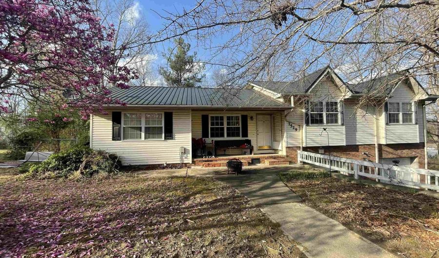 1529 BURNHAM Rd, Anniston, AL 36206 - 3 Beds, 2 Bath