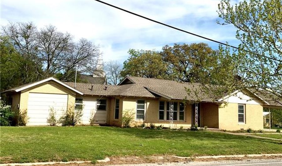 400 N Wickham St, Alvord, TX 76225 - 3 Beds, 2 Bath