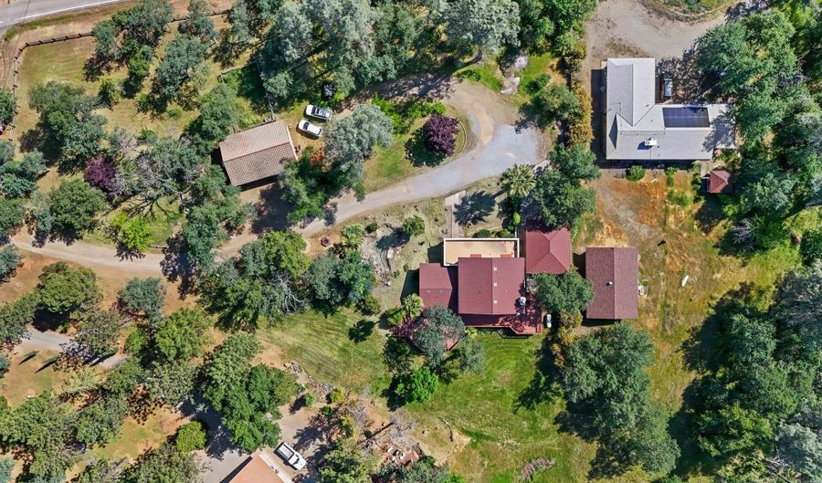 17710 China Gulch Dr, Anderson, CA 96007 - 4 Beds, 3 Bath