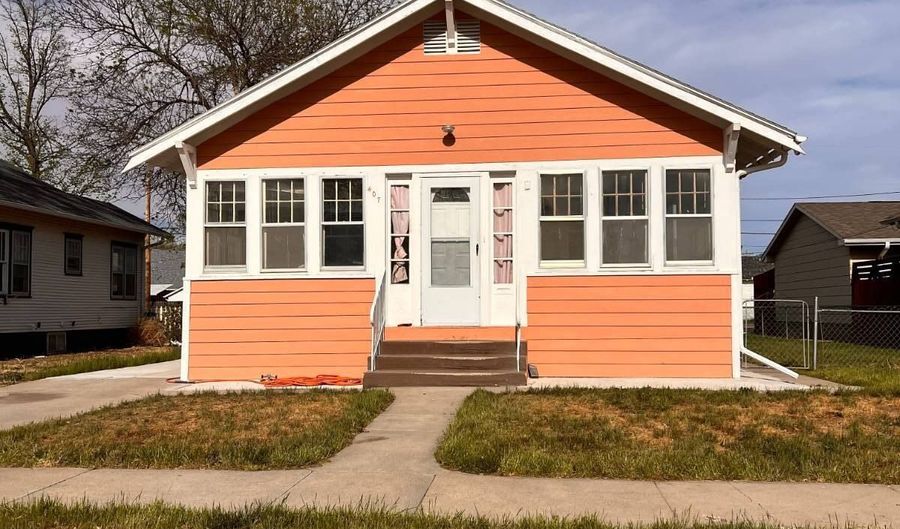 407 Platte Ave, Alliance, NE 69301 - 2 Beds, 1 Bath