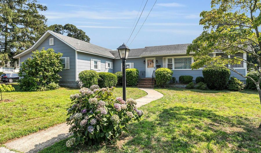 324 E End Ave, Belford, NJ 07718 - 3 Beds, 2 Bath