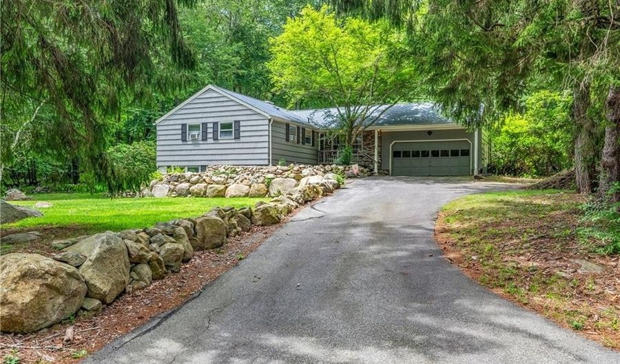 325 Shady Hill Dr, East Greenwich, RI 02818 - 3 Beds, 2 Bath